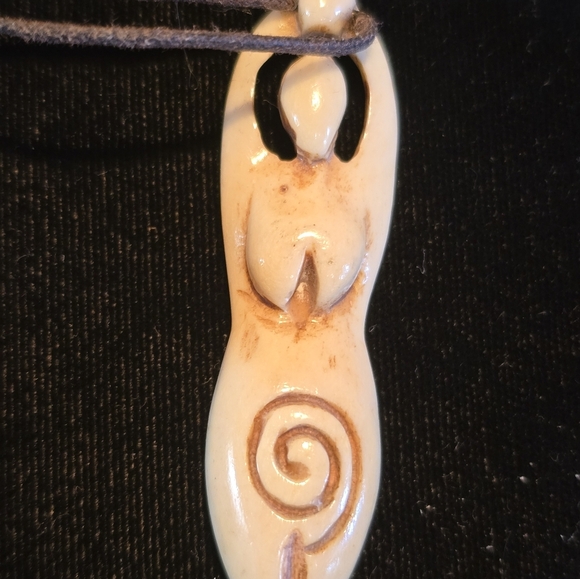Goddess Collection Pendant, Pin, and Crystal - Picture 4 of 10